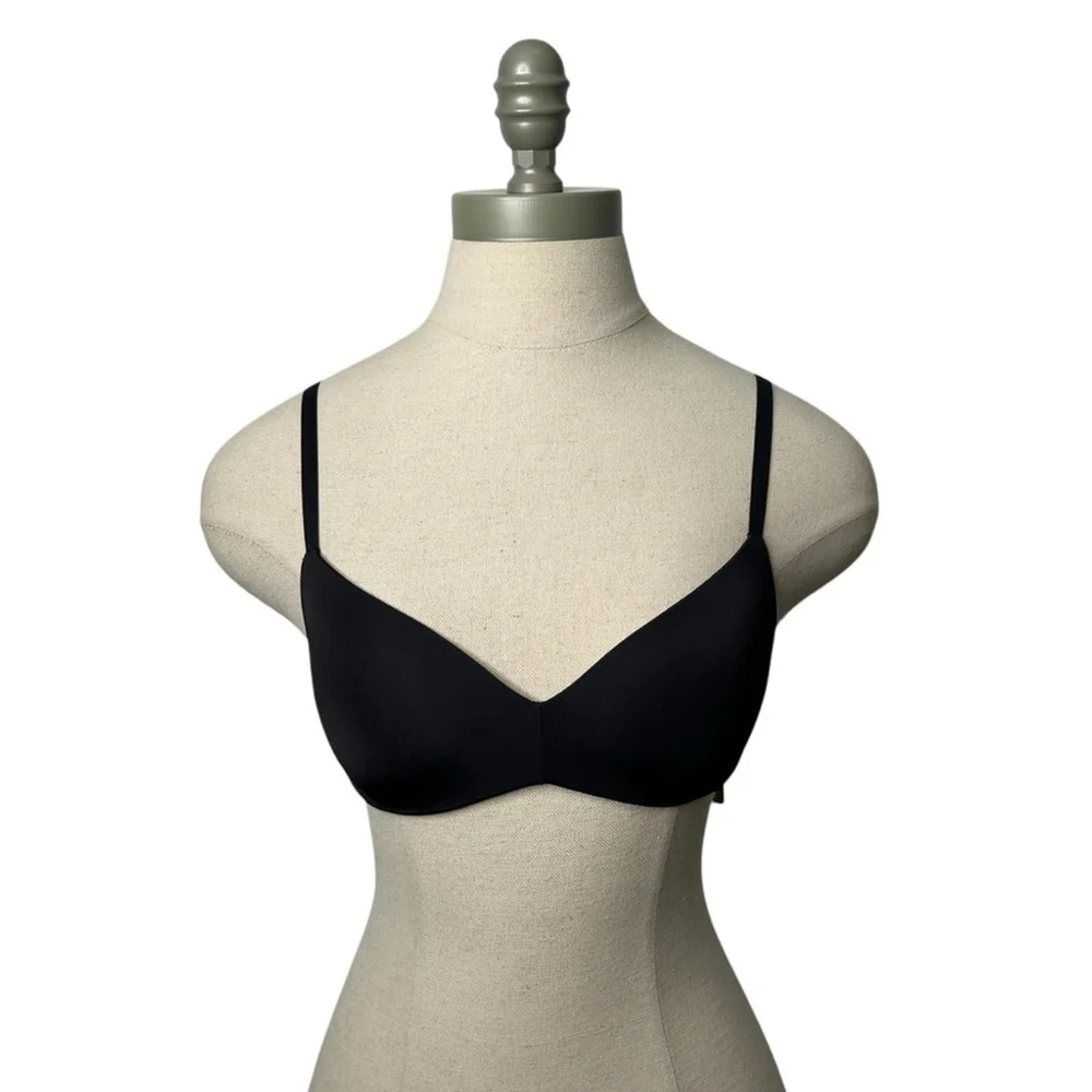 Skims Kim Kardashian Wireless Form Push Up Plunge Bra in Onyx Black 34C